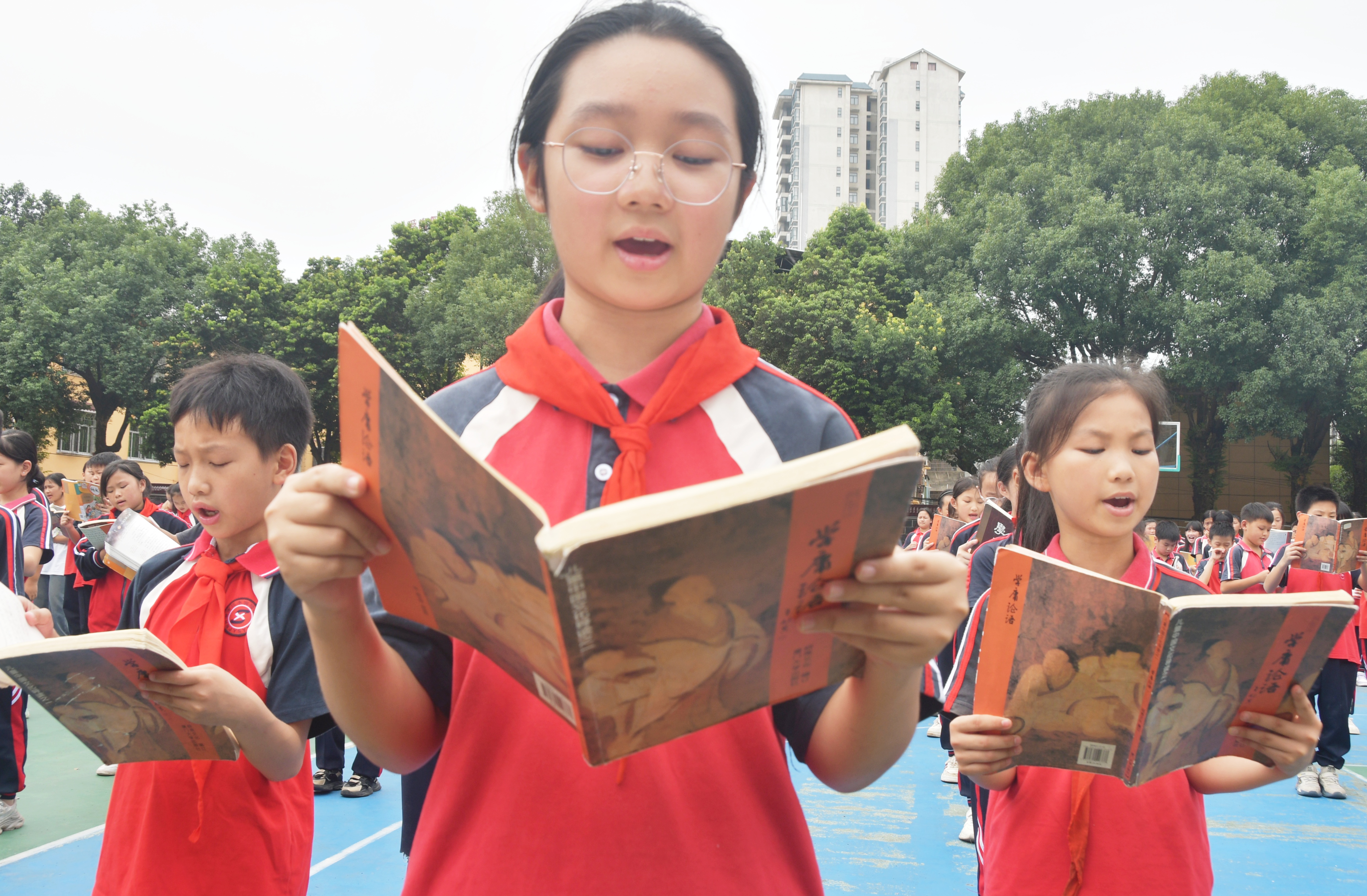 9月28日，湖南省永州市江永县实验小学学生在诵读《论语》。田如瑞摄 2.JPG