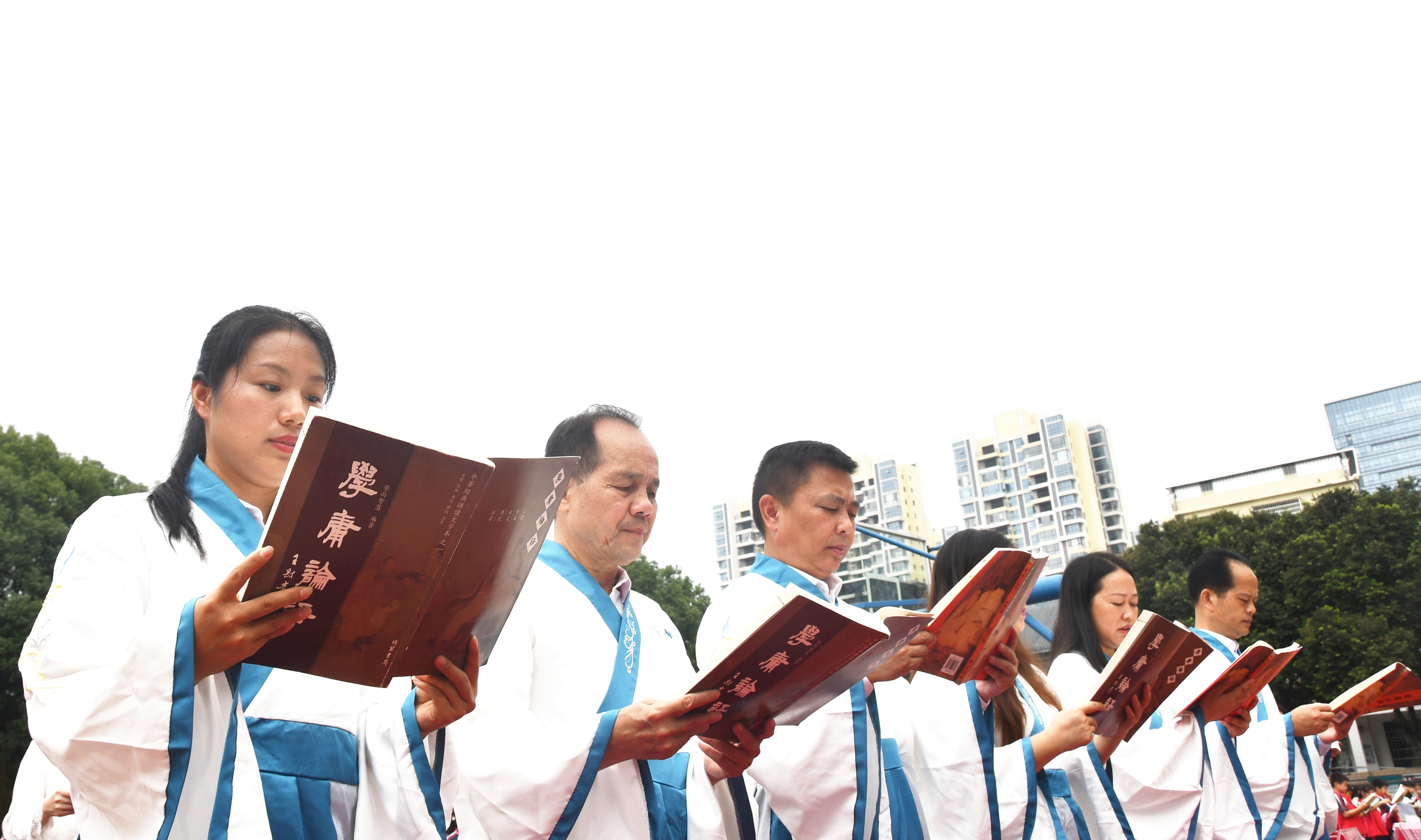 9月28日，湖南省永州市江永县实验小学老师在诵读《论语》。田如瑞摄.JPG