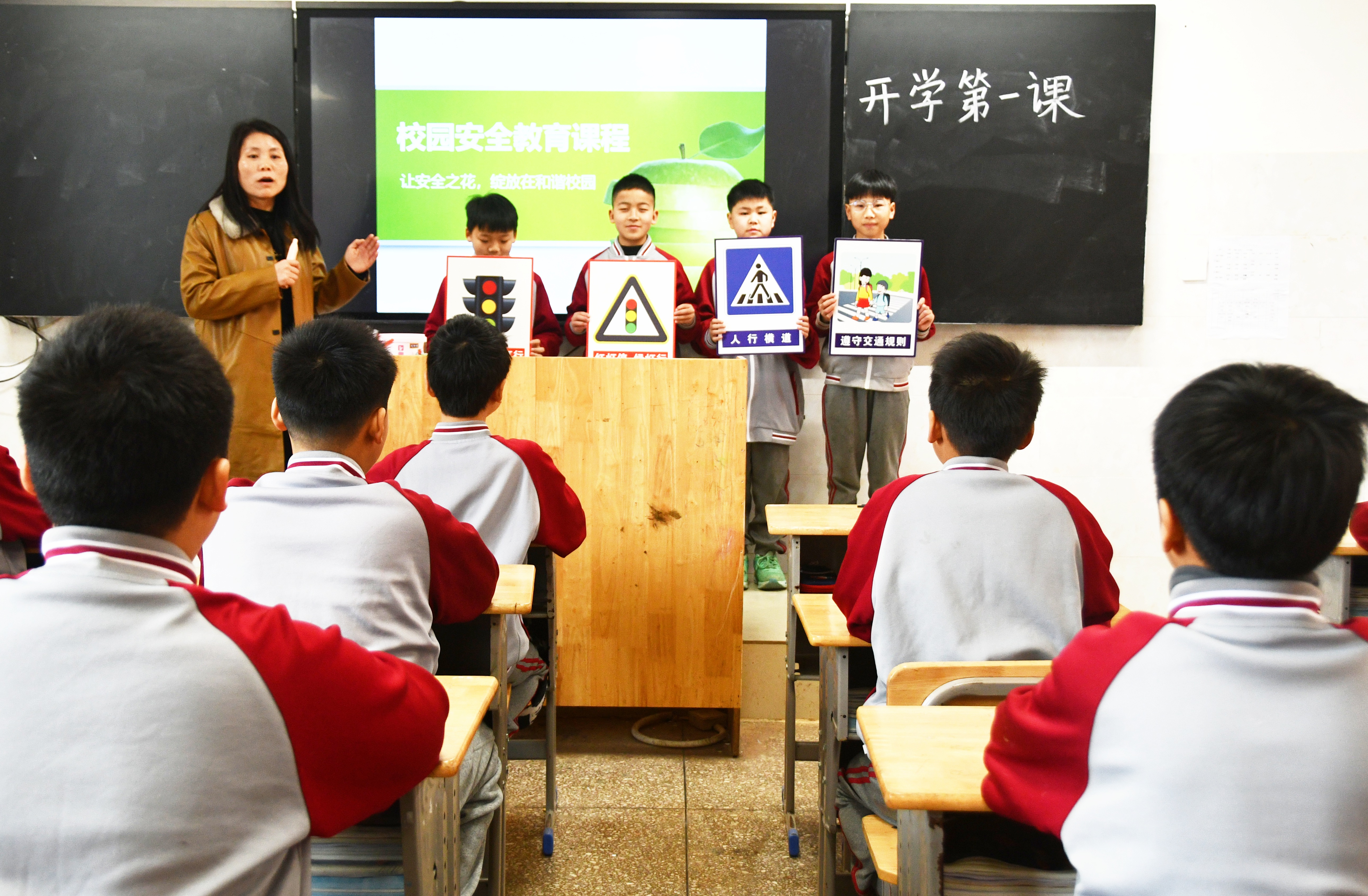 3月3日，湖南省永州市江永县金海明礼学校,小学六年级学生在上开学第一课。田如瑞摄 (9).JPG