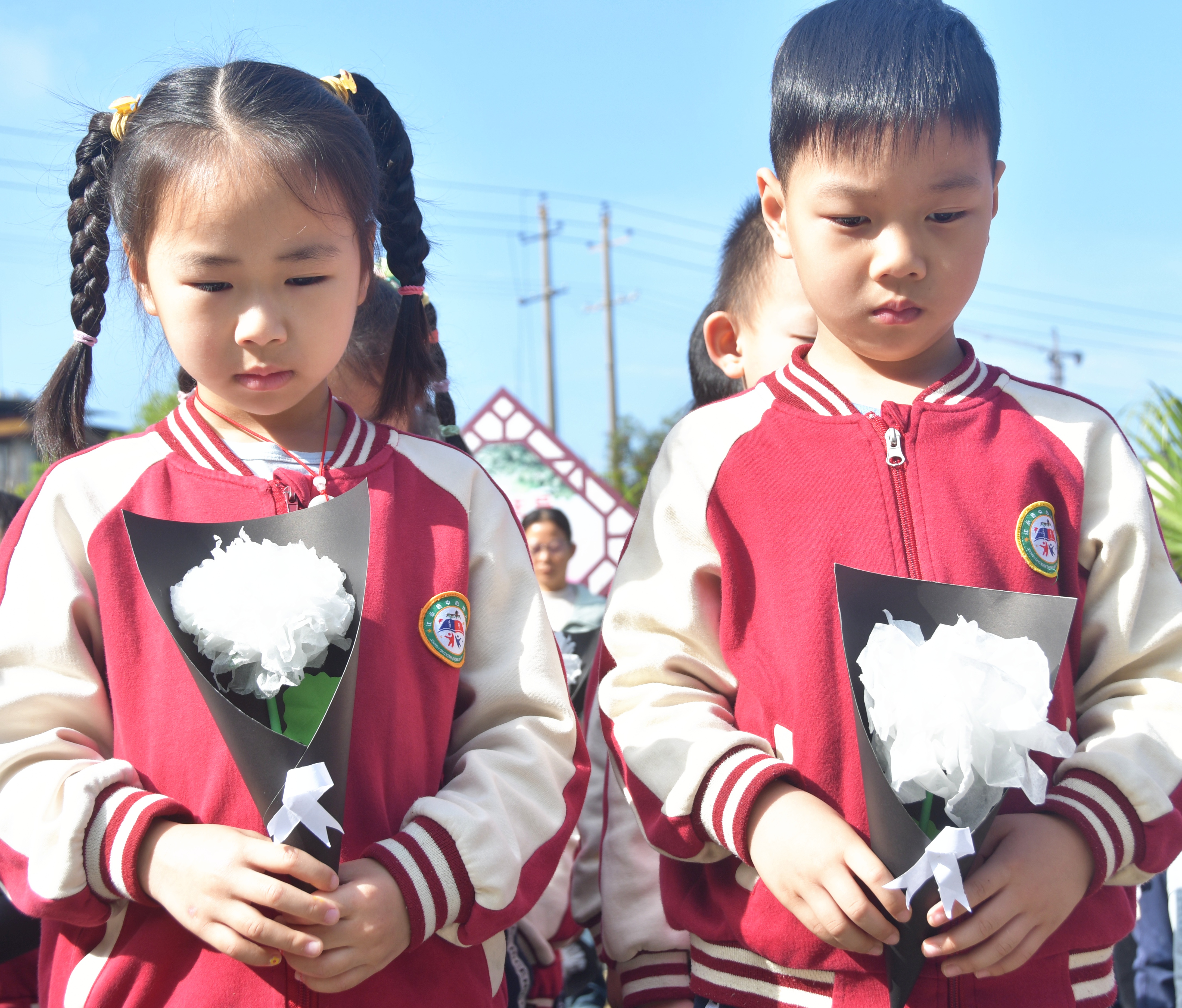 4月1日，湖南省永州市江永县中心幼儿园老师和孩子们来到江永县革命烈士陵园缅怀先烈。田如瑞摄2 (3).JPG