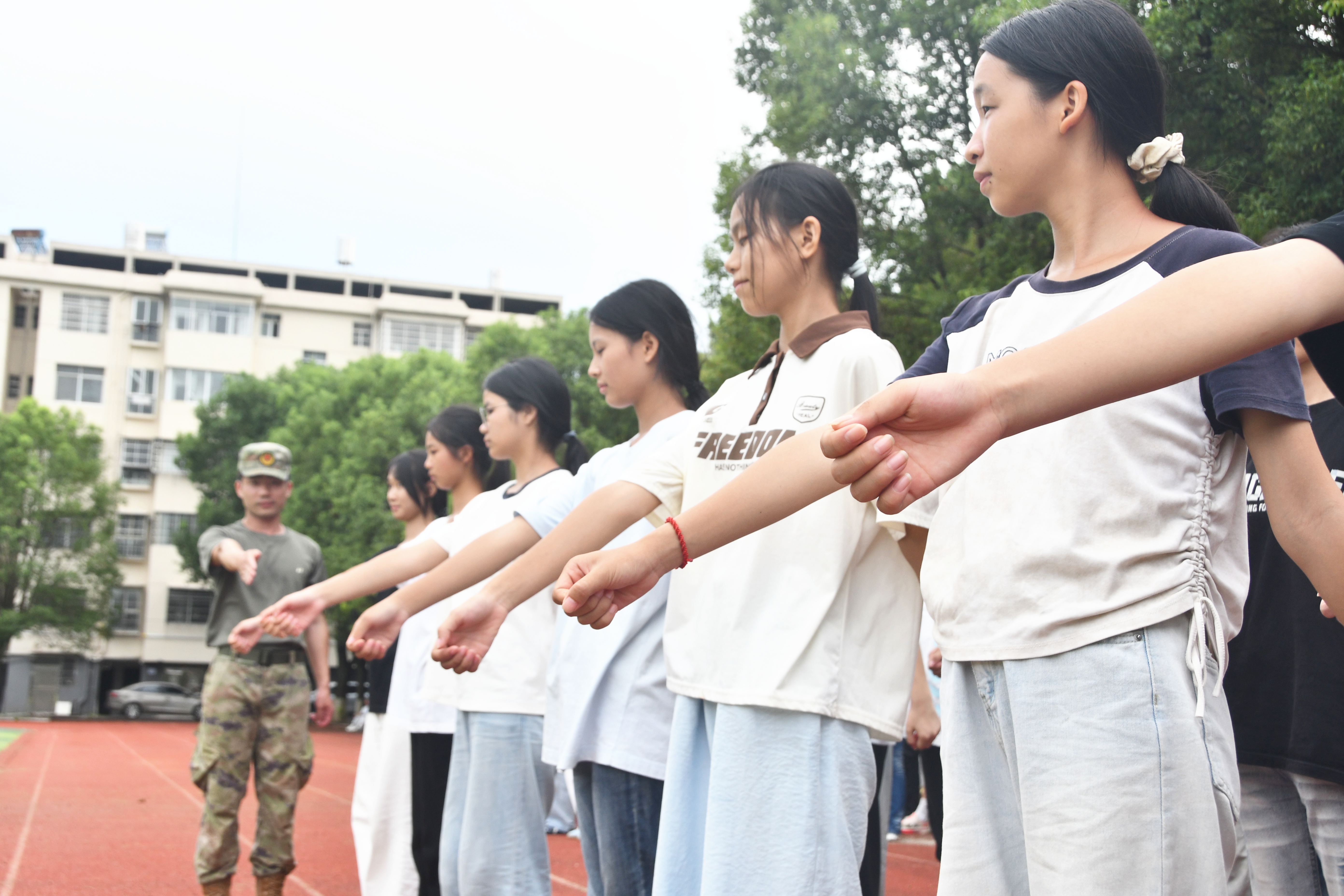 8月25日，湖南省永州市江永县第三中学，高一年级新生在参加军训。田如瑞摄 (7).JPG