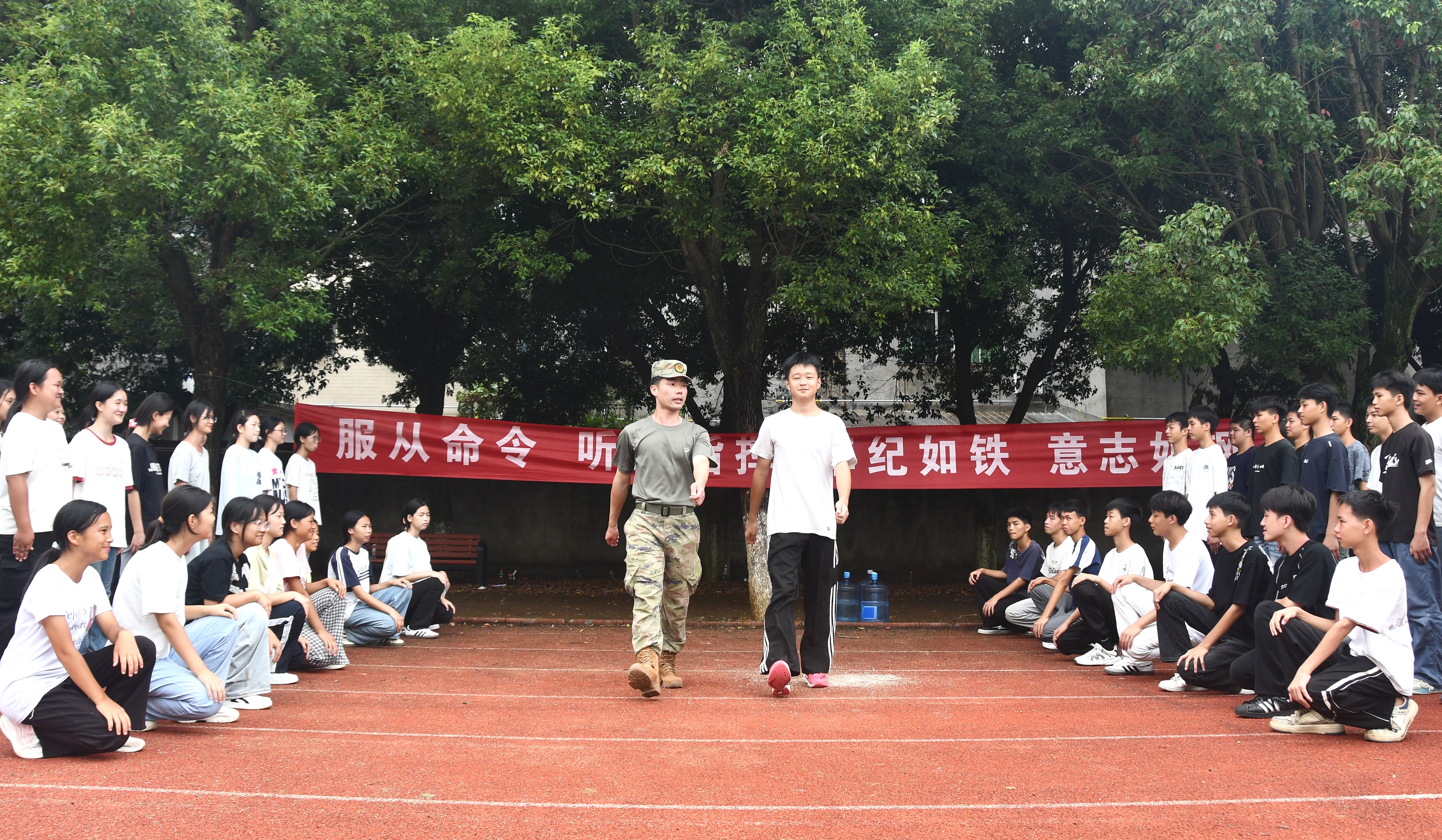 8月25日，湖南省永州市江永县第三中学，高一年级新生在参加军训。田如瑞摄 (11).JPG