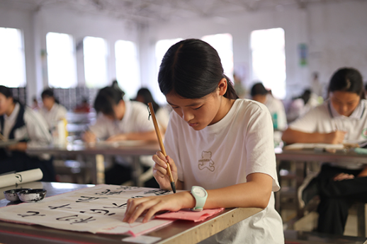 【衡阳县站】弘扬中学：“弘”心贺华诞，“扬”笔绘祖国