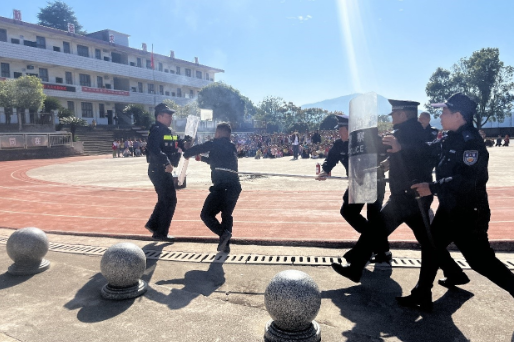 【慈利站】通津铺镇中心完小：反恐演练进校园  警校联动护平安