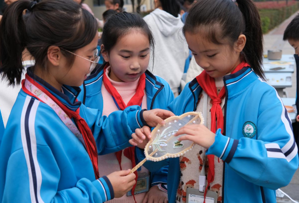 衡阳市珠晖区上托小学：匠心传承，丝缕成扇