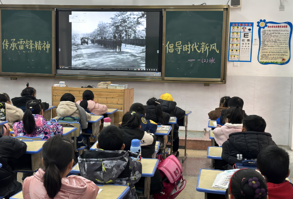 常德市鼎城区永安小学：看《雷锋》电影  学雷锋精神