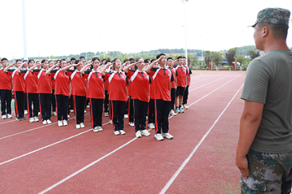 【衡阳县站】英南学校：挥洒青春激情，筑牢国防教育