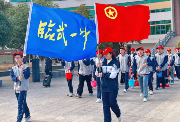 临武一中：“话雷锋”更“化雷锋”