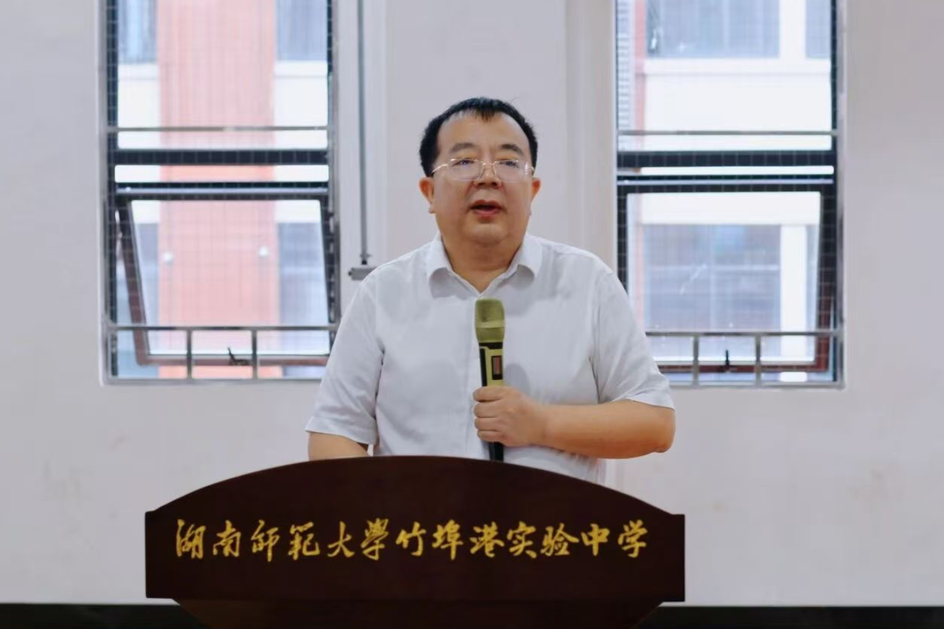 书记校长说 | 湘潭市岳塘区湖南师范大学竹埠港实验中学校长余柏青：凭质量立根基，凭健康培育未来
