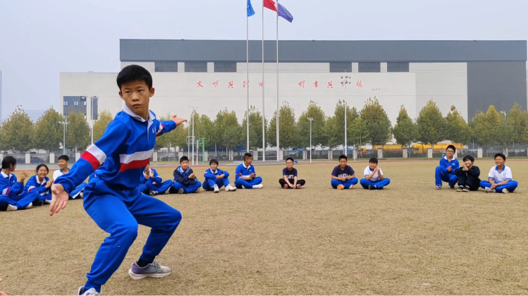 从内向到自信!长沙南雅马栏山文创中学初二学生王睿熙以醉拳武术赢得荣誉