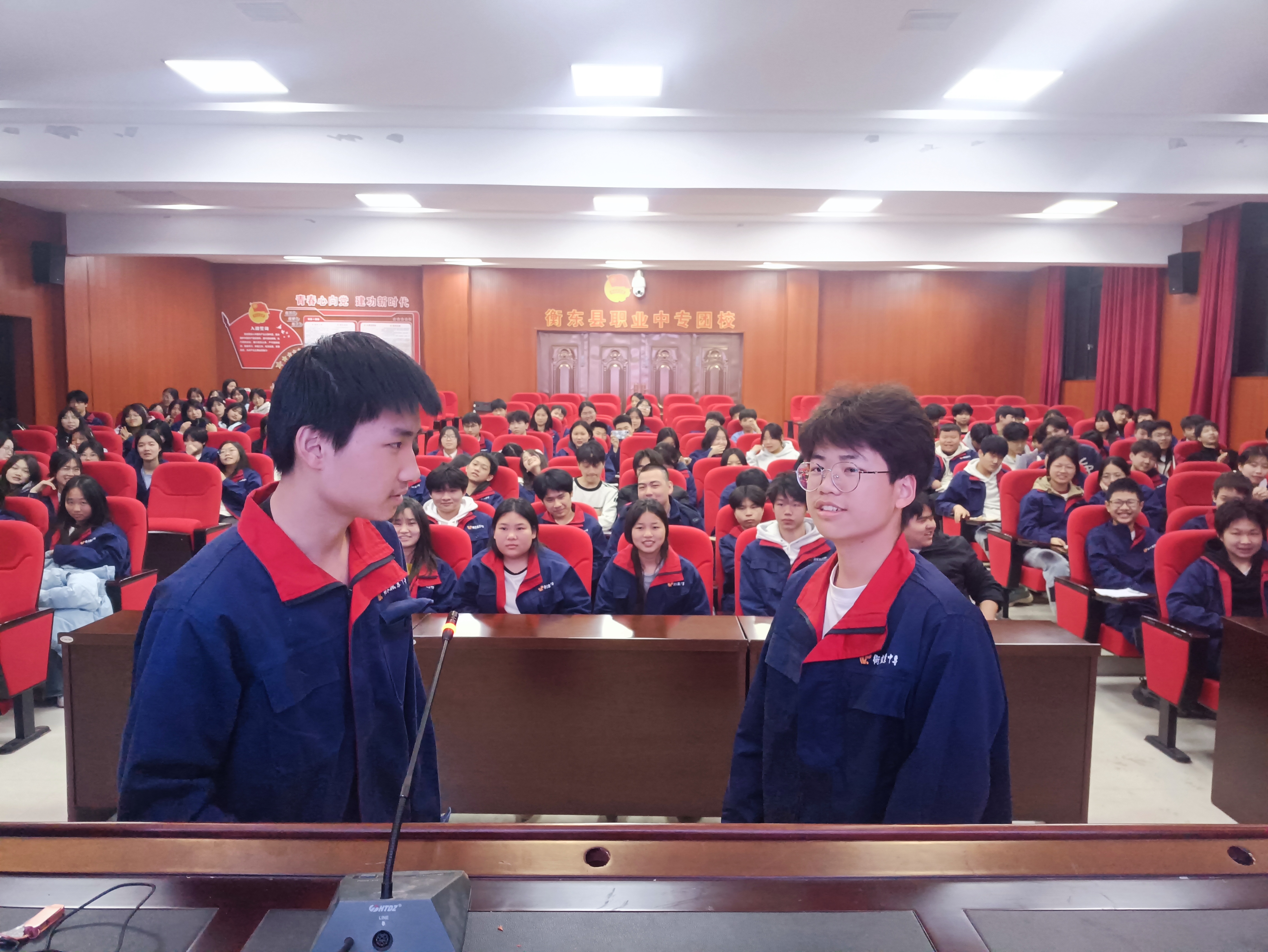 河小青学生表演.jpg