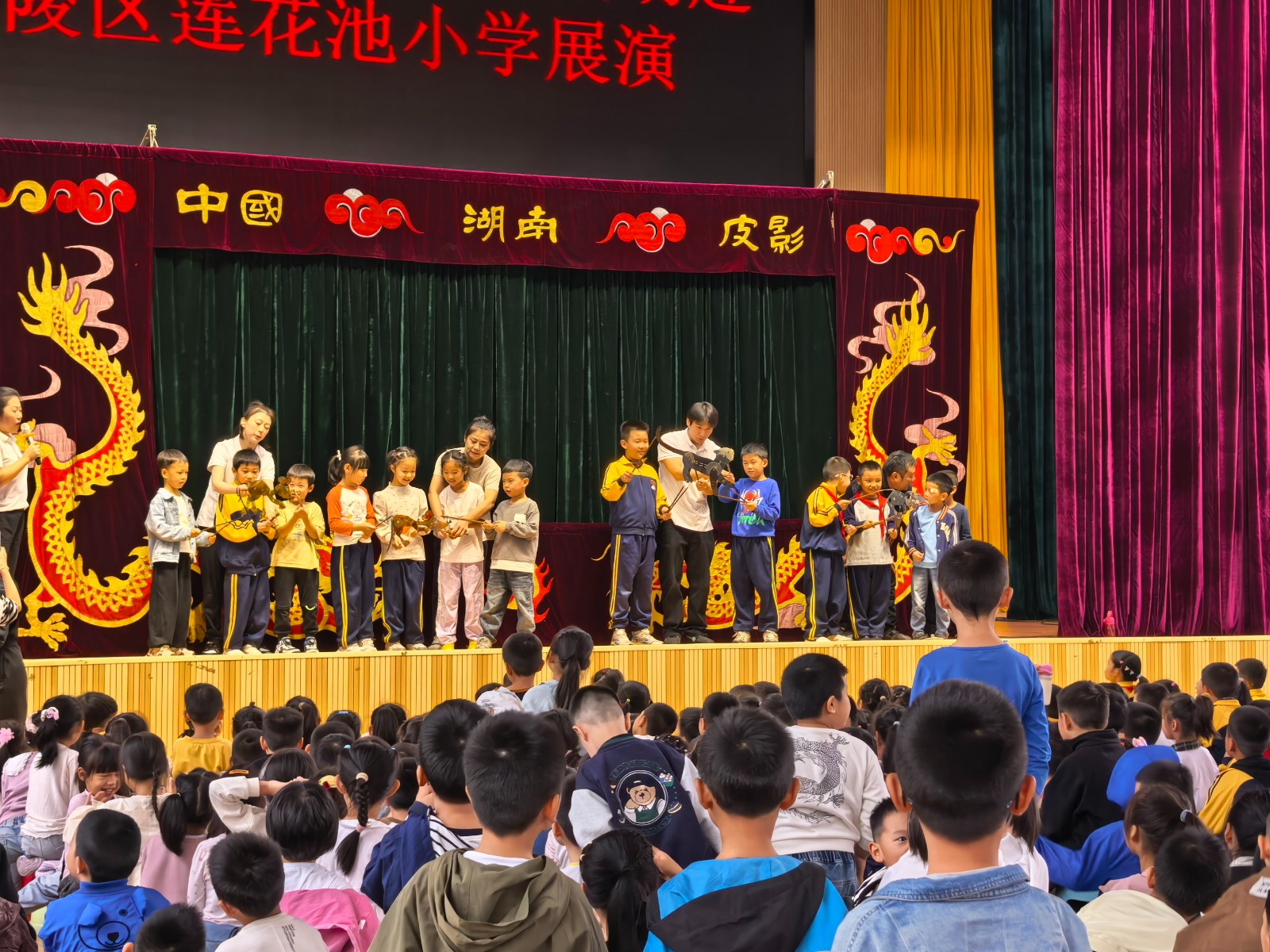 3.学生代表上台互动。.jpg