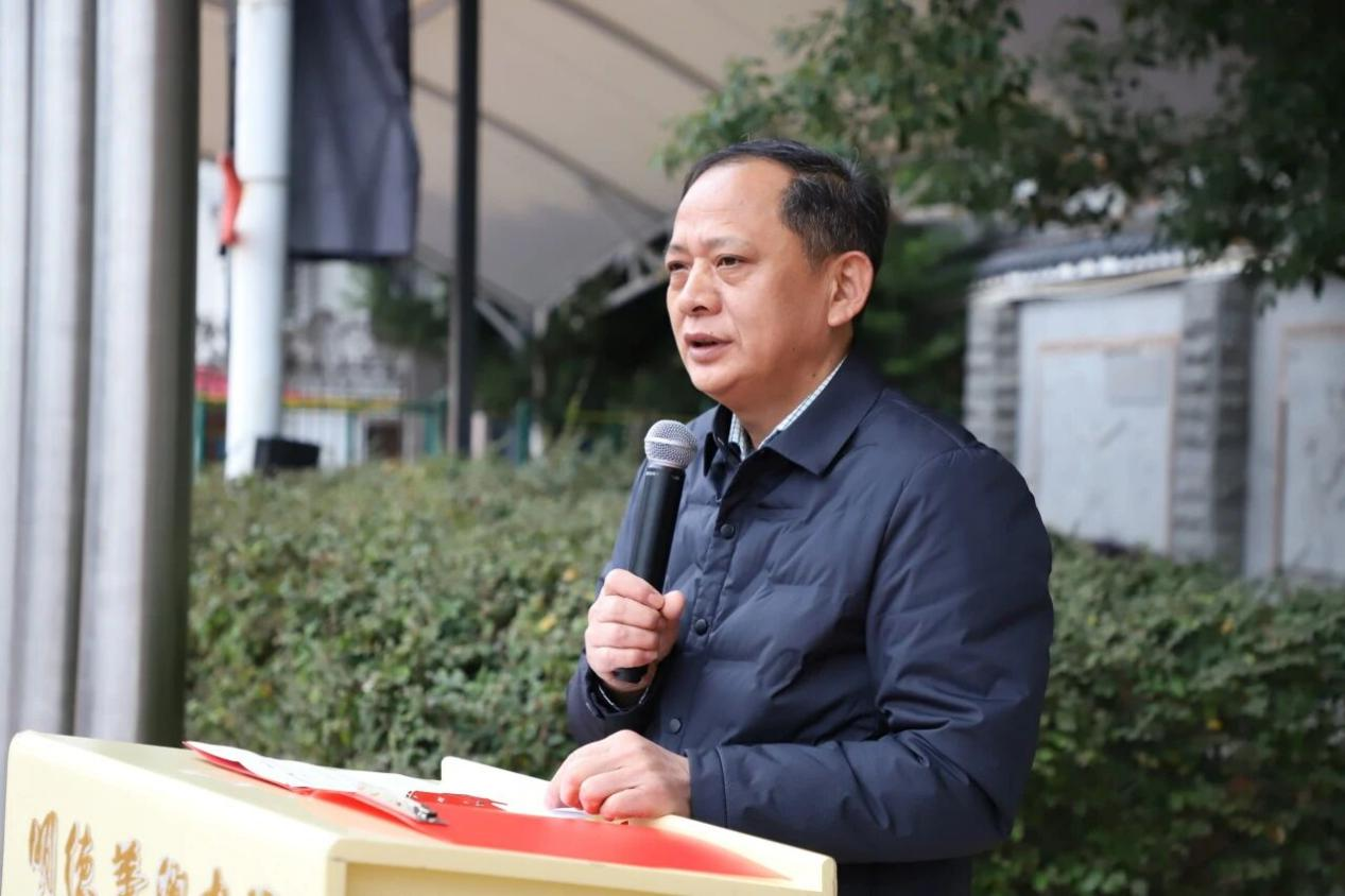 长沙市明德华兴中学校长  胡建郭.png