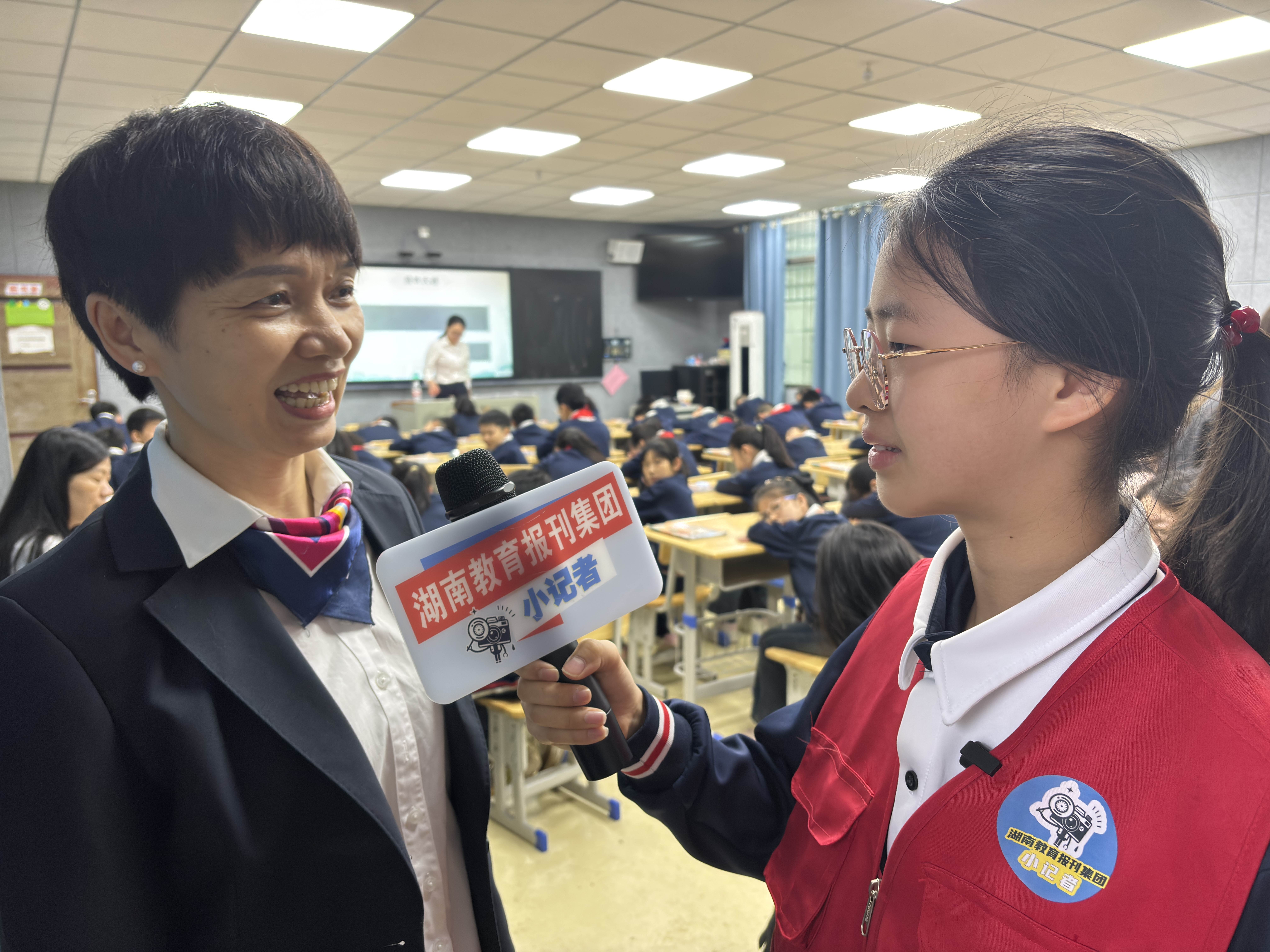 采访曹校长_副本.jpg