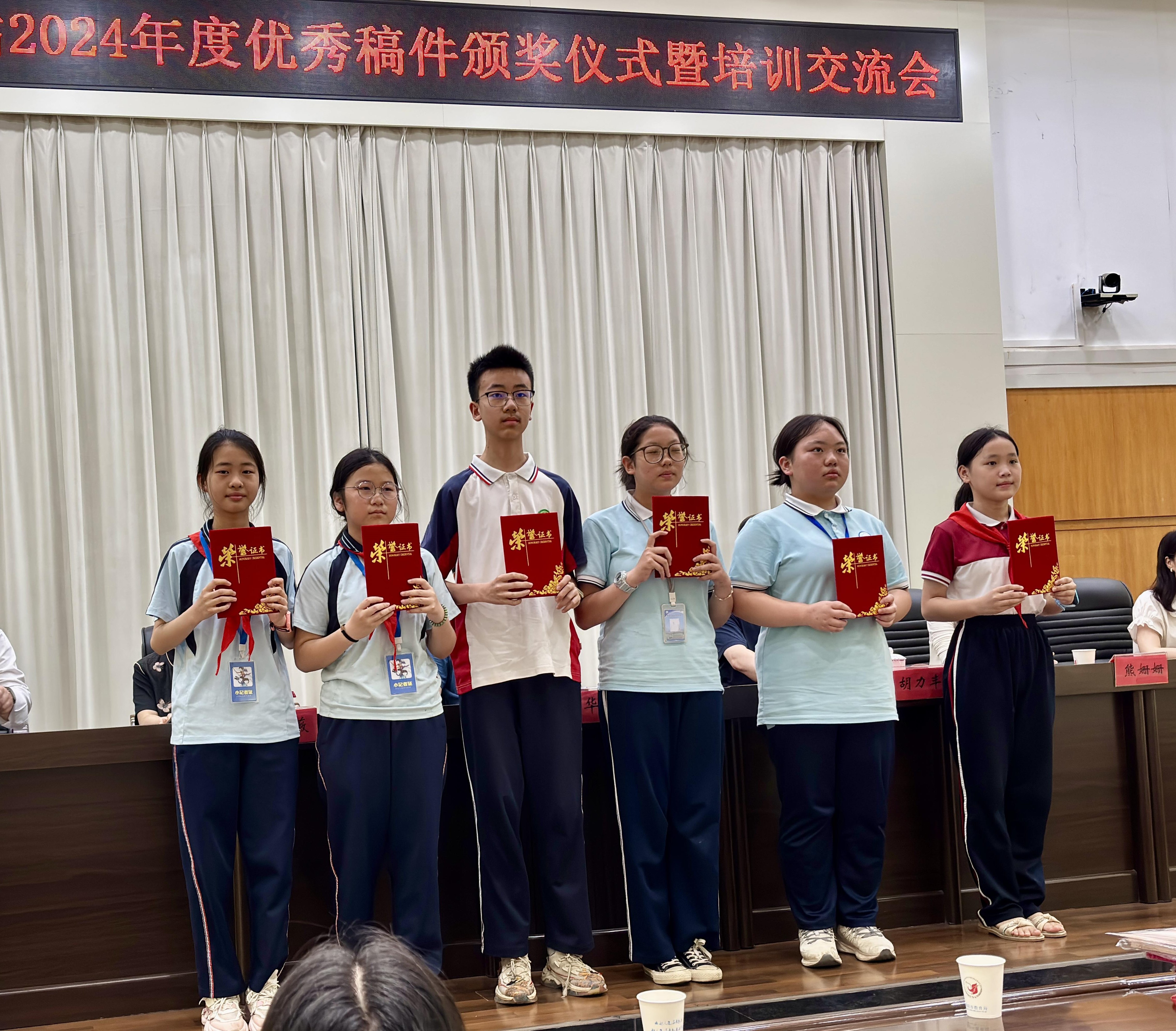 获奖小记者.jpg
