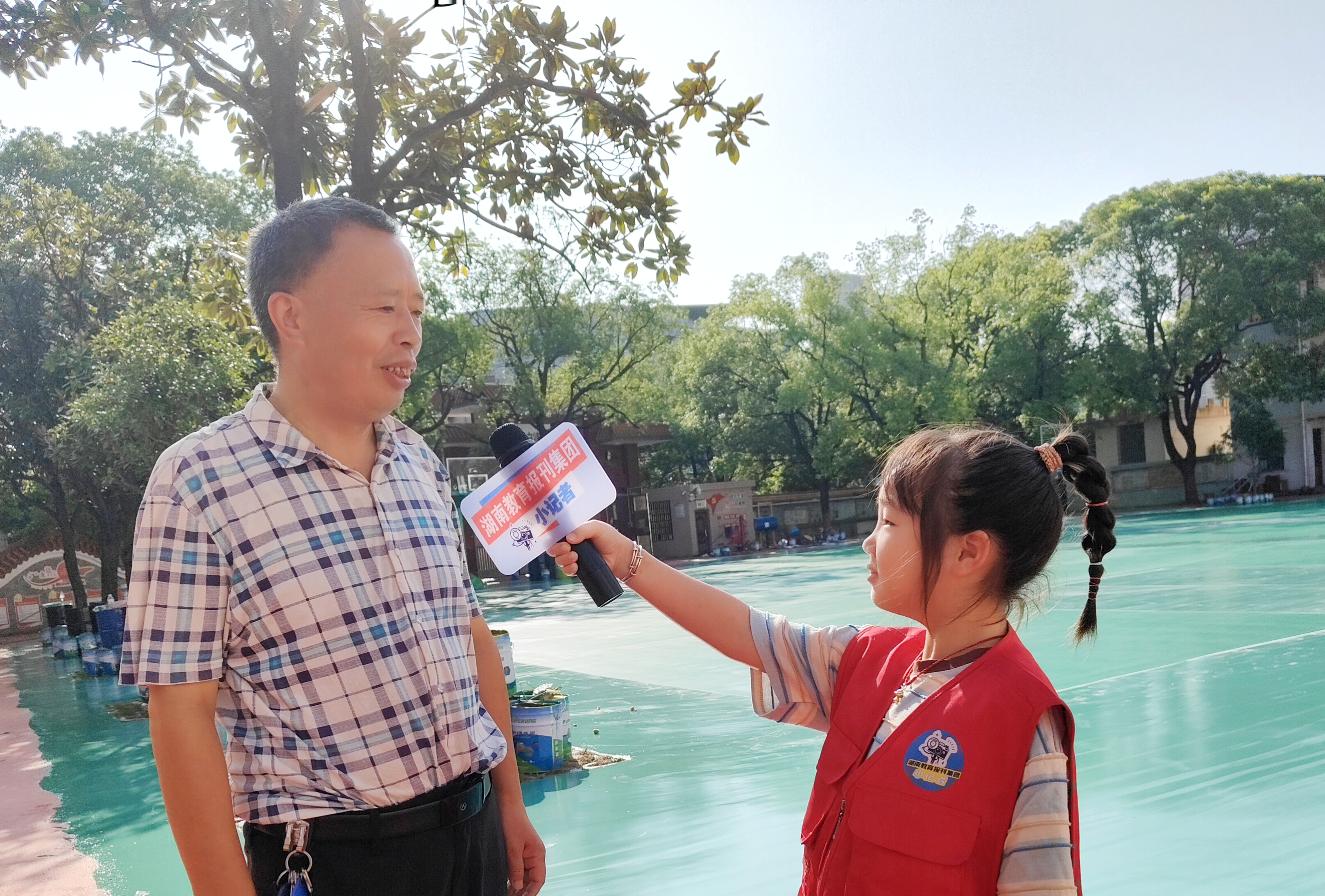 采访副校长谭长清.jpg