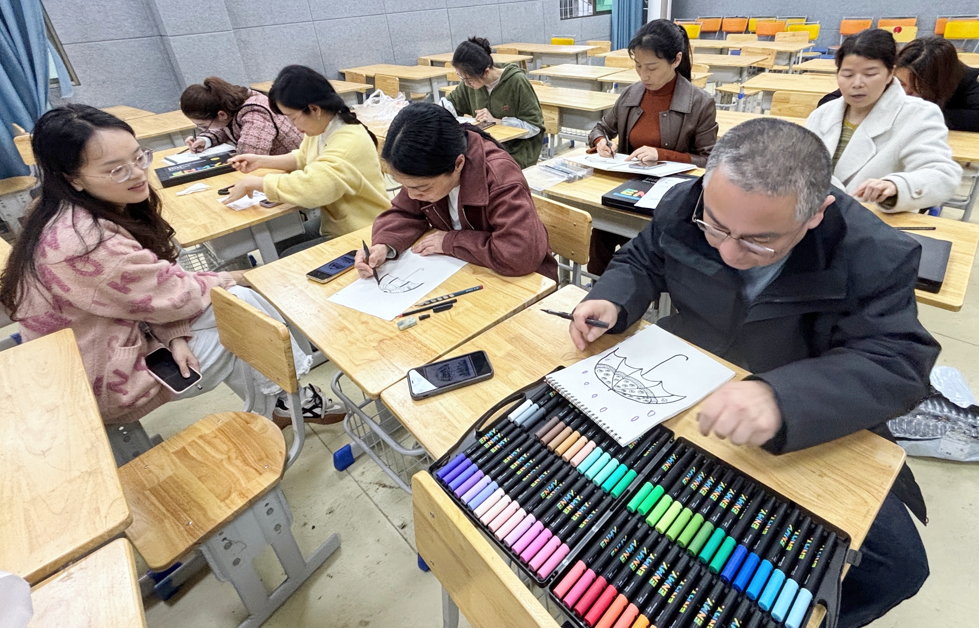 衡东县新塘镇中心学校教师美术兴趣班（种子教师唐香芝指导）_副本.jpg