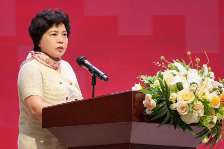 开学第一课｜钟飞董事长寄语华益少年：教育，是让你相信「相信」的力量