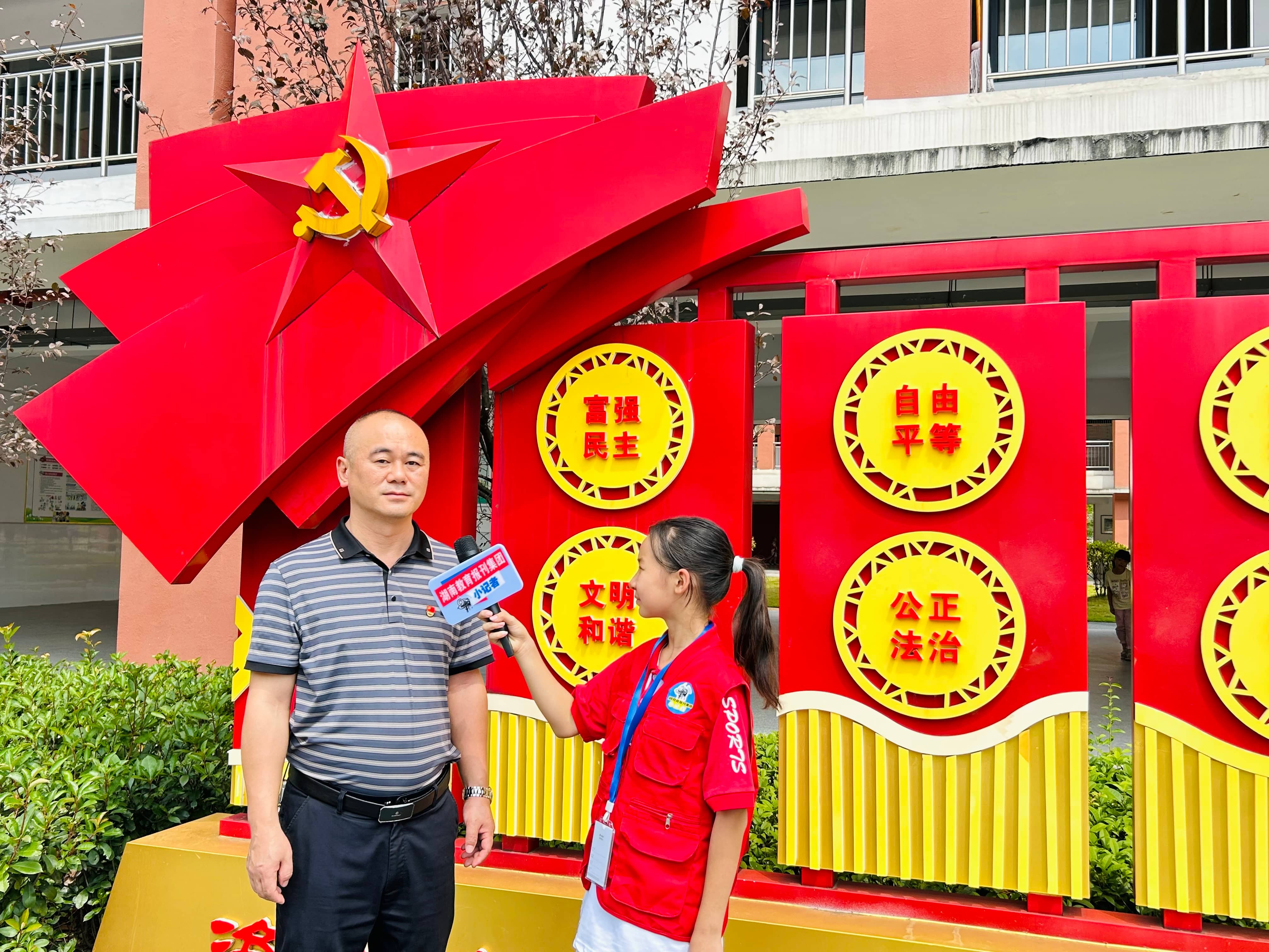 4采访校党总支书记李彬(1)(1).jpg