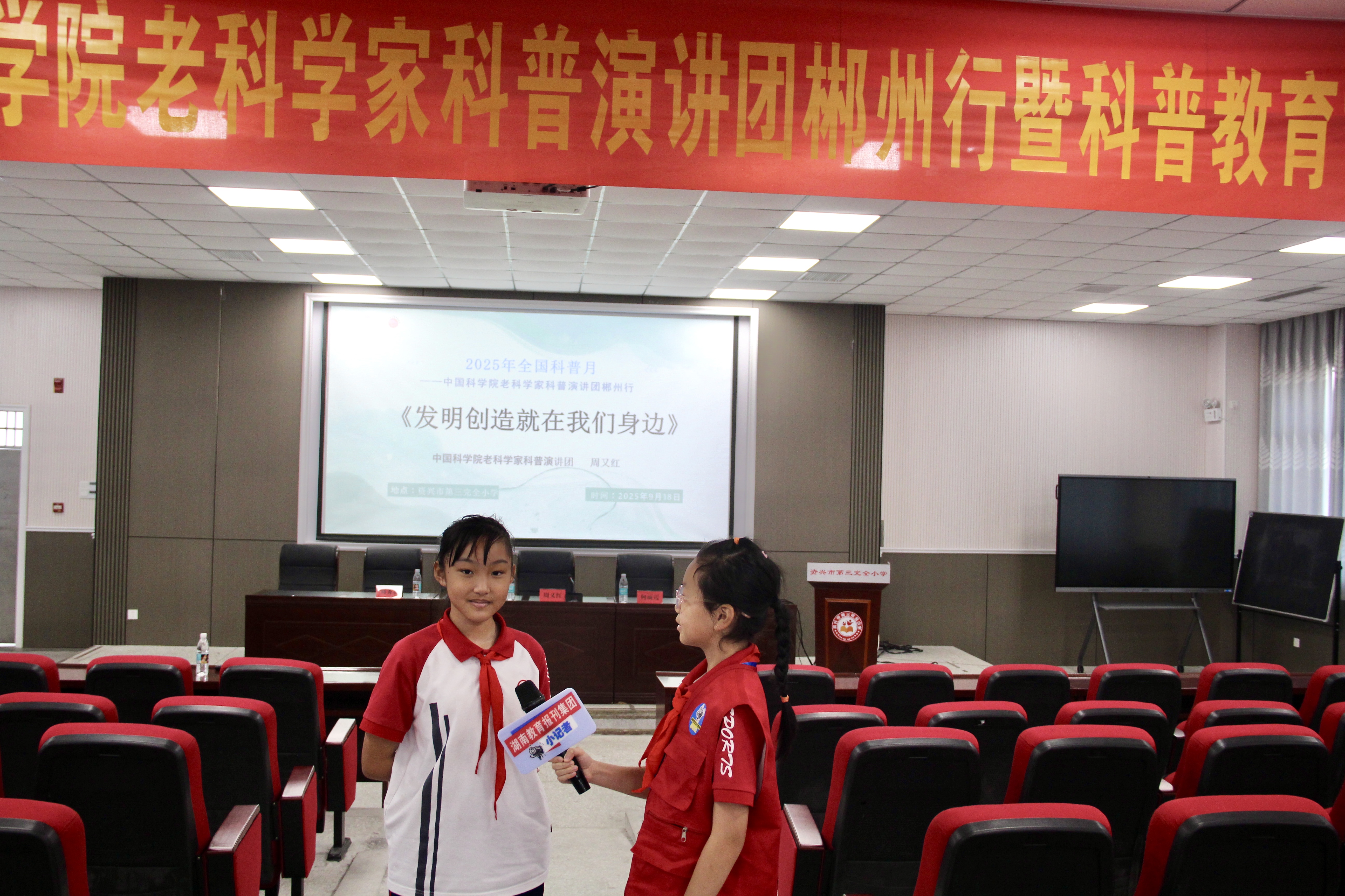 3.采访学生五（1）班杨洋.jpg