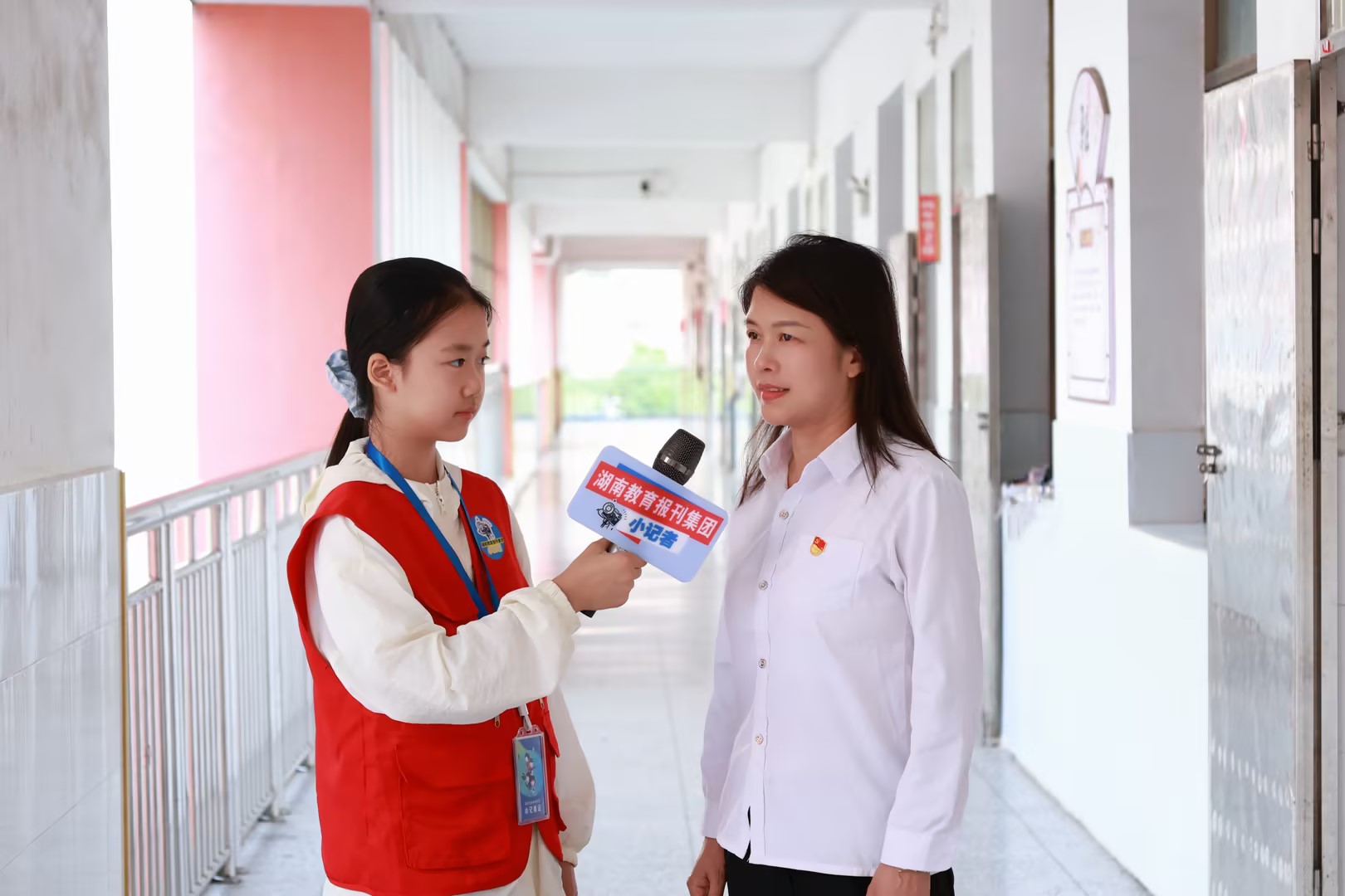 图片5：采访副校长李美玲.jpg