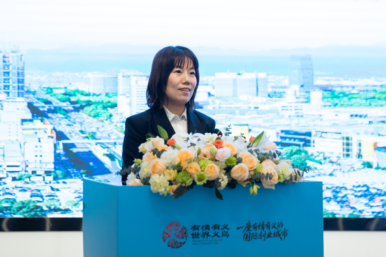 义乌市人社局党委委员、就业和人才管理服务中心主任龚希明