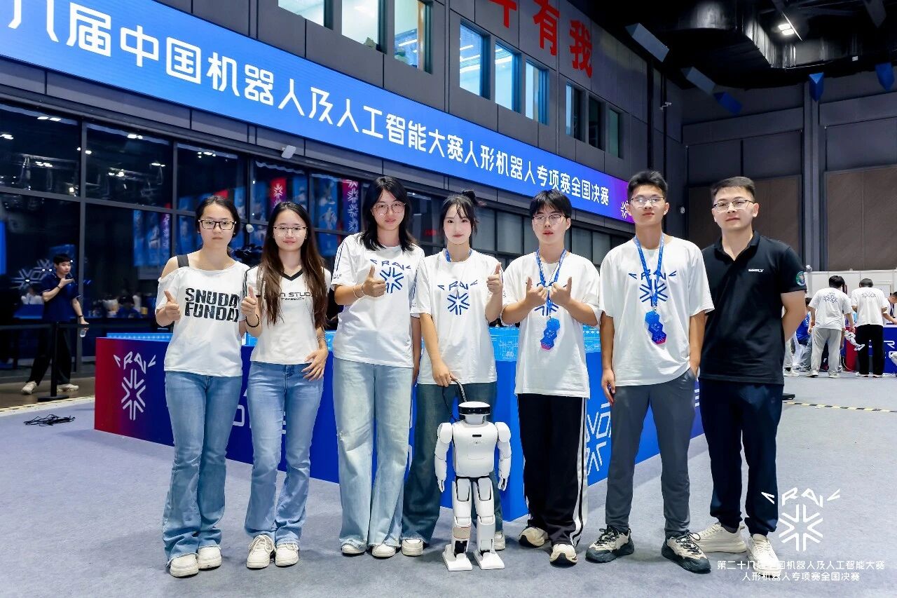 参赛师生合影