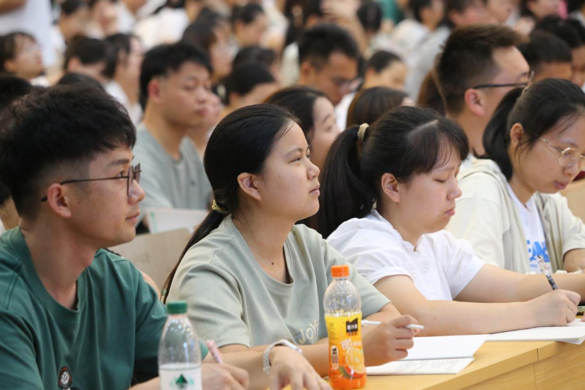 新晃：暑期教师培训开启智慧教学新篇章