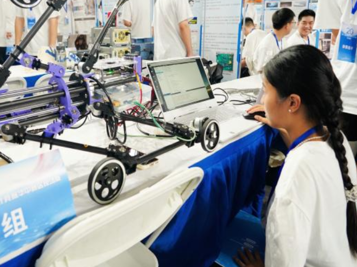 第二十届中国研究生电子设计竞赛华中赛区比赛在长沙理工大学举行