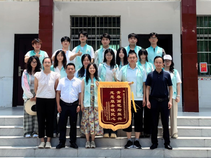 南华大学：师生志愿者开展美“画”乡村墙 获赠锦旗