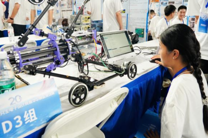 第二十届中国研究生电子设计竞赛华中赛区比赛在长沙理工大学举行