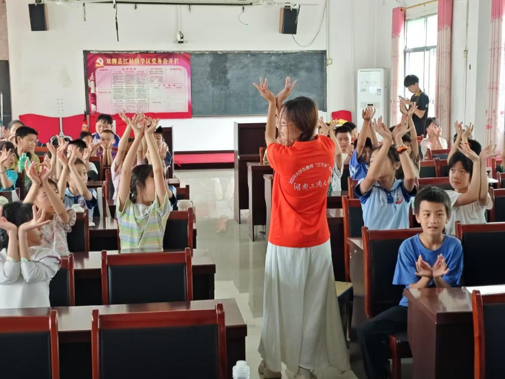 双牌：多方联动齐上阵  巧解暑期“看护难”