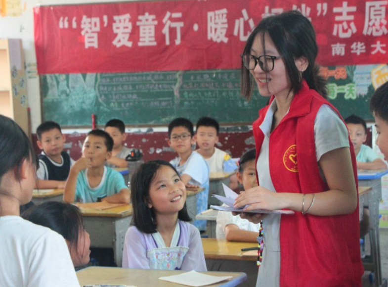 【2025三下乡】南华大学志愿者进村小开展少儿编程启蒙课程