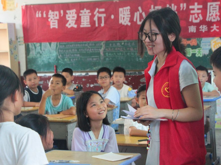 【2025三下乡】南华大学志愿者进村小开展少儿编程启蒙课程