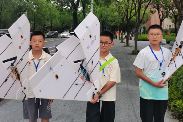 新晃：侗乡学子全国航模竞赛斩获佳绩 