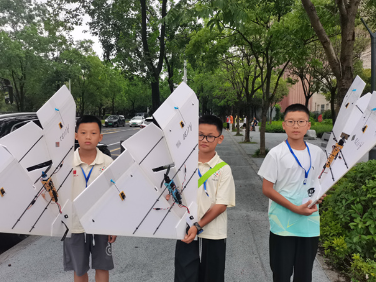 新晃：侗乡学子全国航模竞赛斩获佳绩 