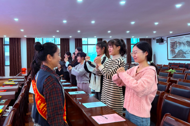 益阳市资阳区三益小学：启动“青蓝工程” 推行师徒双向选择与任务精简机制