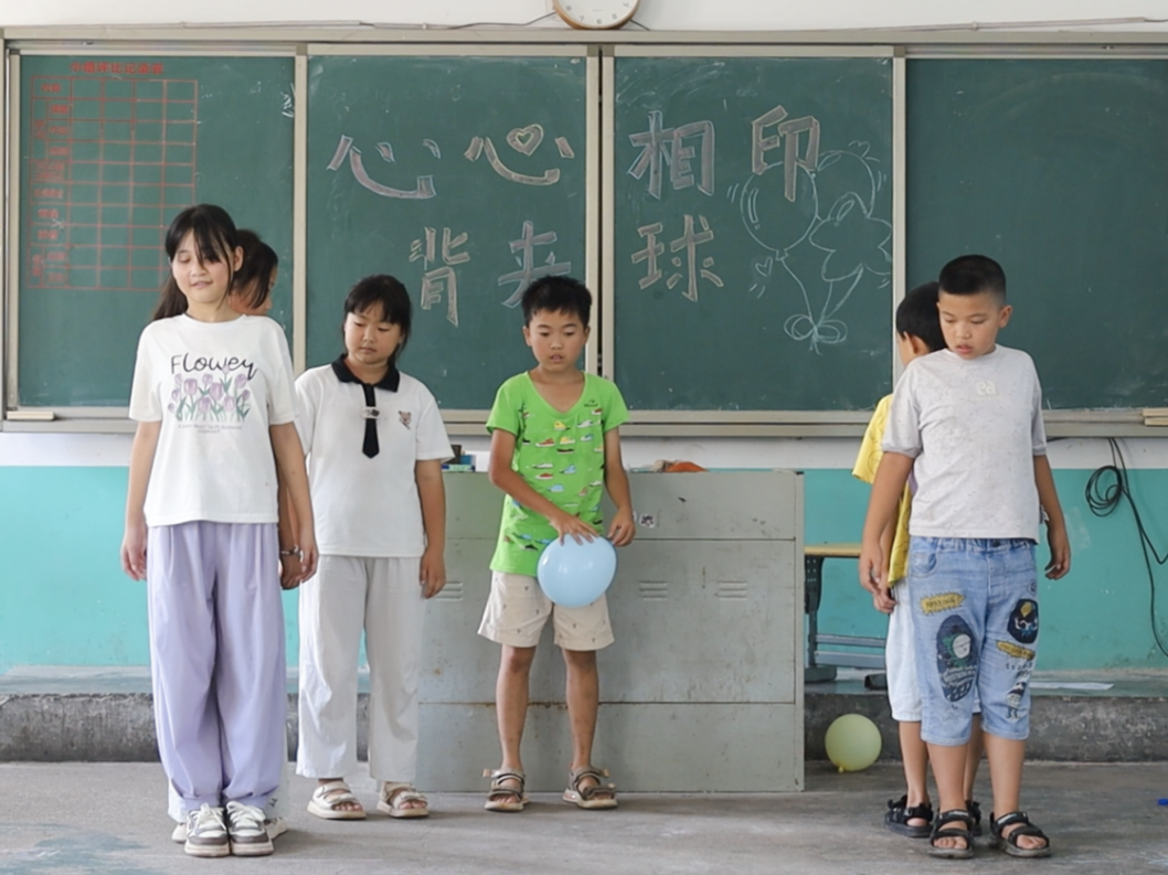 【2025三下乡】湖南师范大学：志愿服务团队在乡村学校举办心理游园会