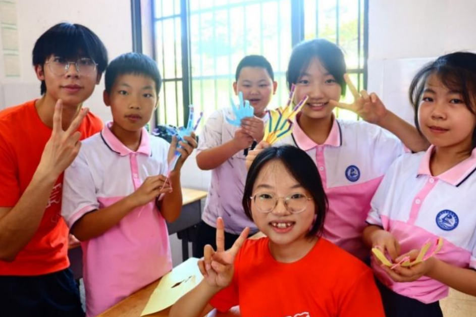 【2025三下乡】南华学子开展乡村科技夏令营 医学知识变趣味实验