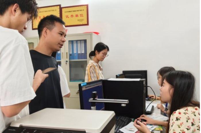 临武：助学贷款“一站办” 圆梦加速度
