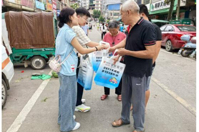 双牌：政策入户解民忧 助学宣传助圆梦