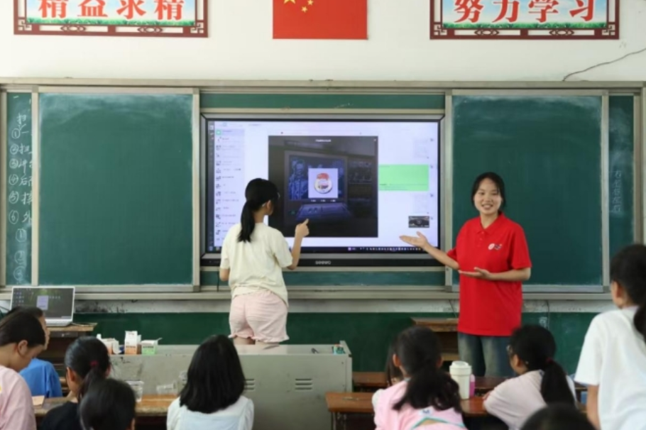 【2025三下乡】湘潭大学学子让“微党课”在乡间焕新颜