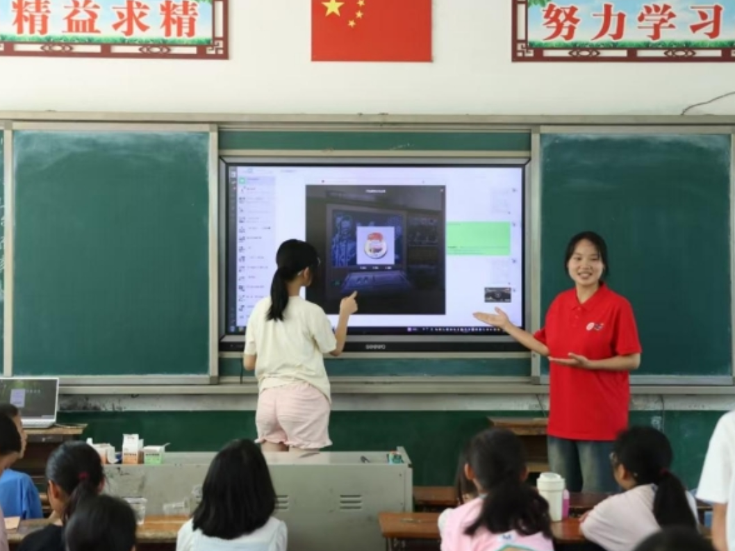 【2025三下乡】湘潭大学学子让“微党课”在乡间焕新颜