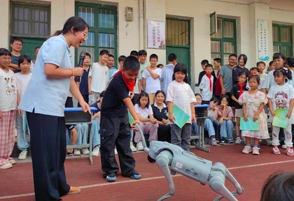 新晃黄雷学校：科技之光点亮乡村课堂