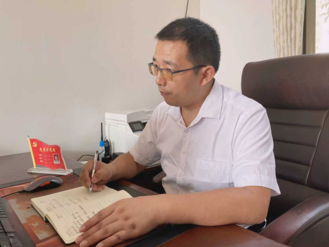 新学期书记说 | 湘潭市岳塘区红霞学校廖勇聪：致每一位追光的红霞人