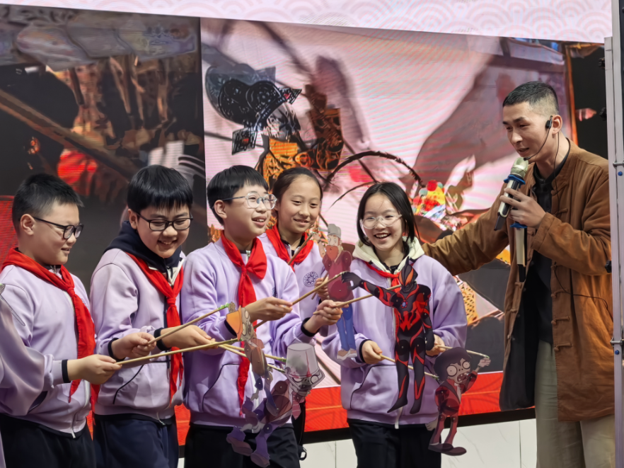 湘潭市雨湖区九华风车坪雅爱小学：非遗皮影点亮课堂