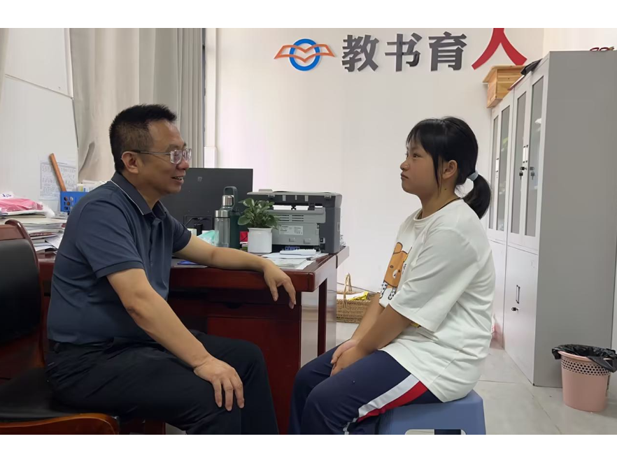 新晃芙蓉学校：设立校长接待日 搭建师生心连桥