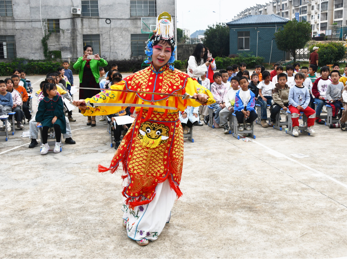 江永县海相希望小学：戏曲进校园  文化润童心