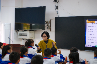 蓝山县教育局携手新华书店举办2025秋季小学阅读观摩教学活动