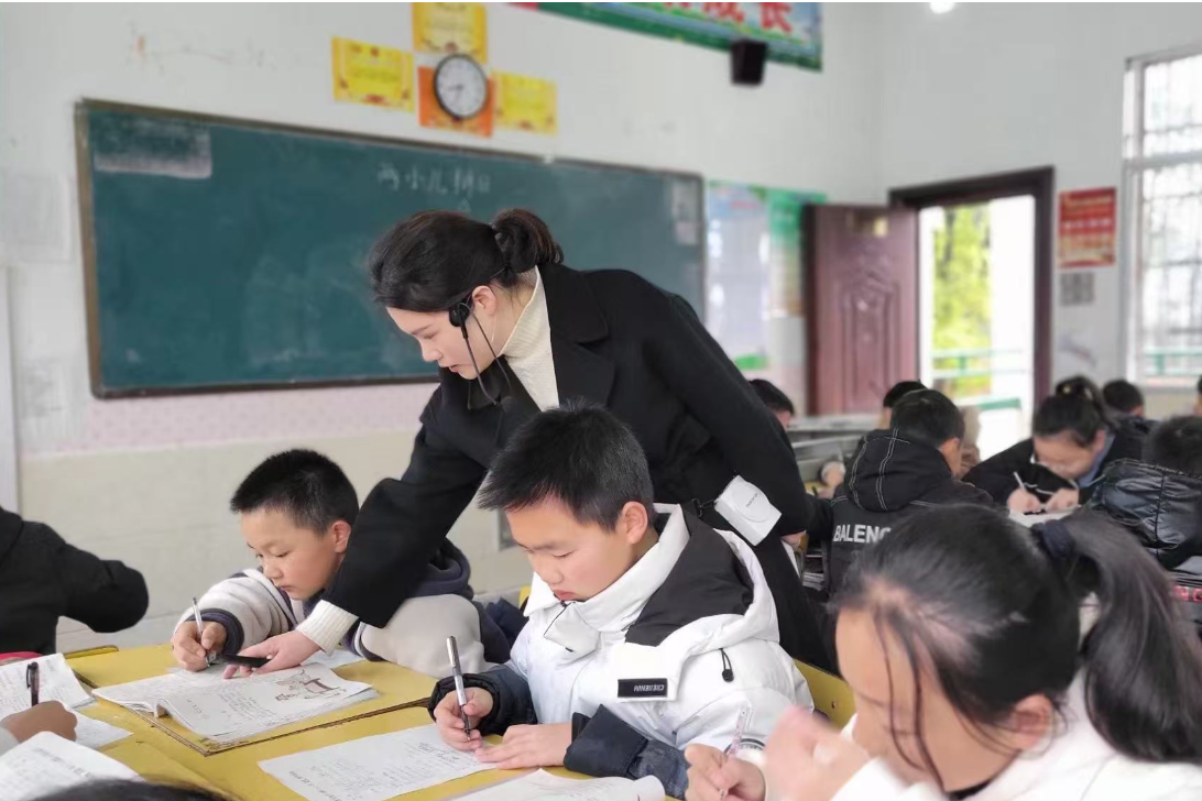 立德树人 躬耕教坛｜汨罗市实验小学刘娟：在学海里“慢”溯的“蜗牛”老师